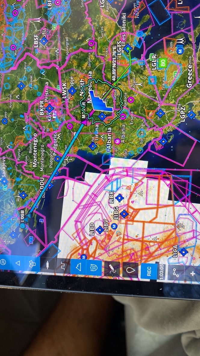 Modernes Glass Cockpit Flugzeug - APEA Flugzeugausbildung PPL CPL ATPL Stuttgart