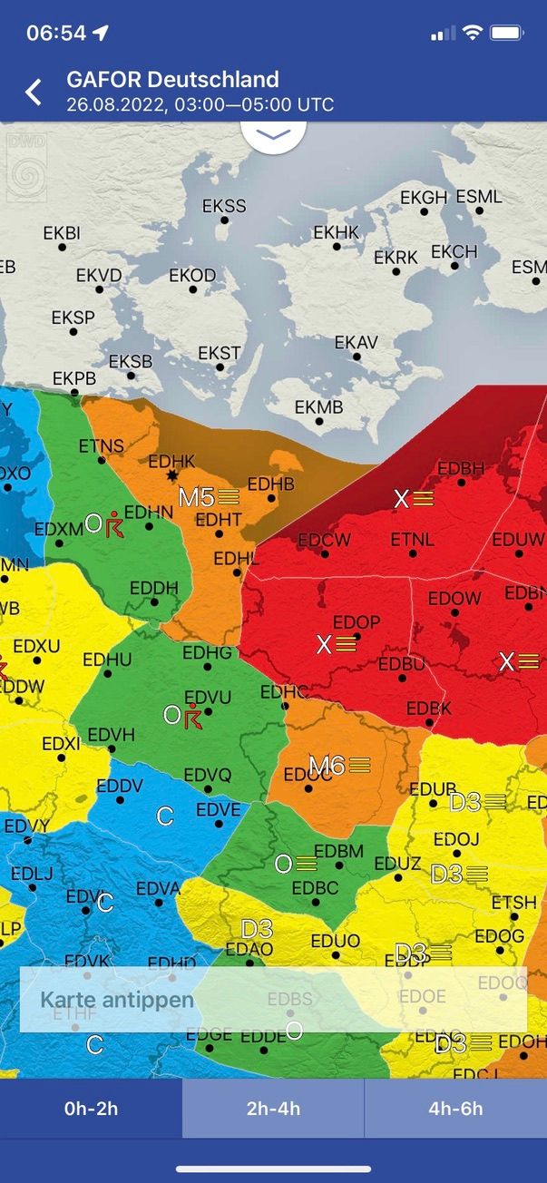 PPL Privatpilotenlizenz Training - Flugschüler im Cockpit bei APEA Stuttgart